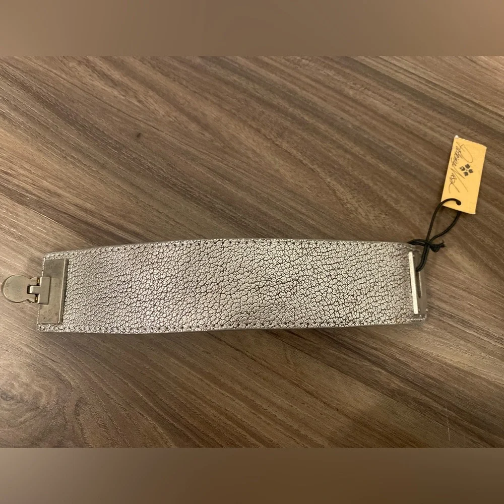 NWT! Patricia Nash Leather Cuff - Picture 3 of 7